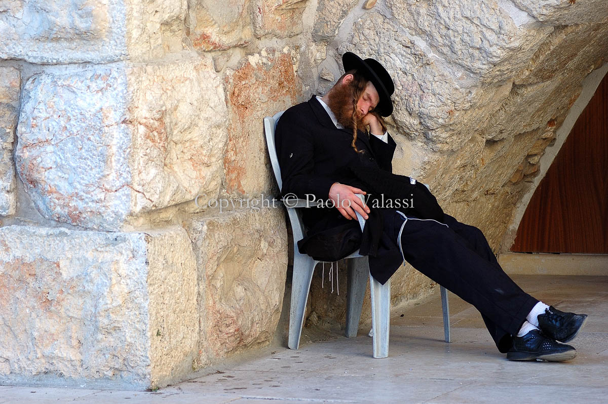 Israel - Jerusalem - Western Wall - Sleeping rabbi