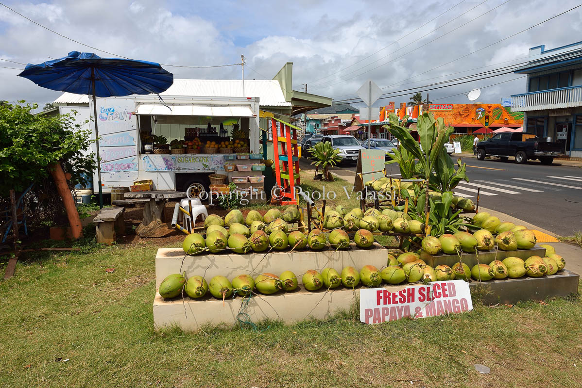 Hawaii - Kauai - Fresh coconuts, mango and papayas