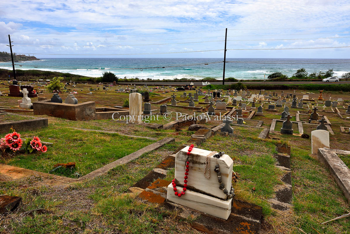 Hawaii - Kauai - Oceanfront graveyard cimitero