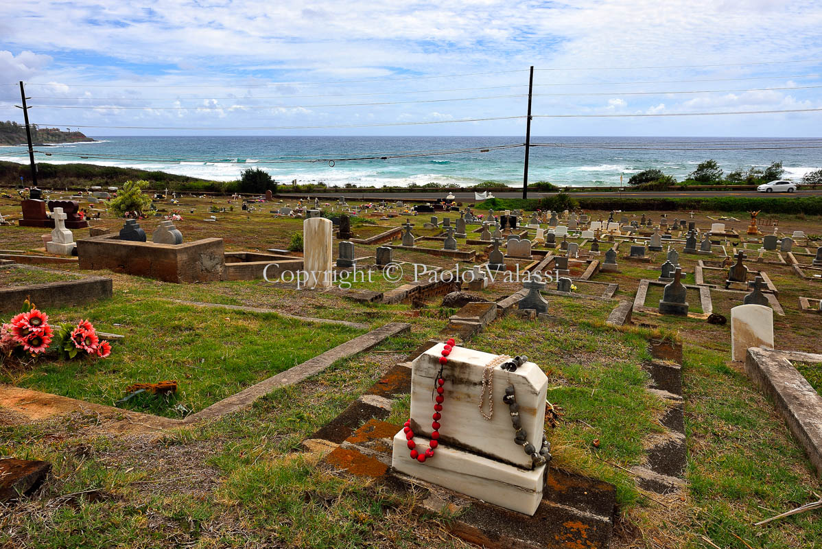 Hawaii - Kauai - Oceanfront graveyard