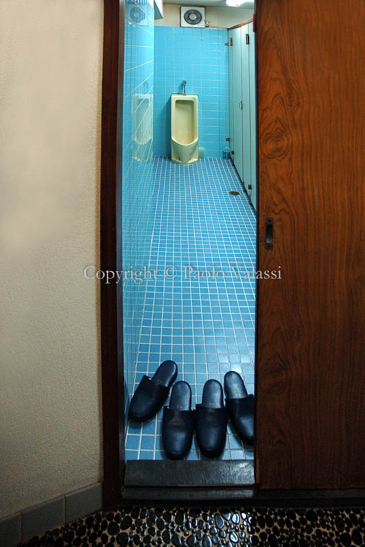 Japan - Ryokan - Traditional inn - The bathroom