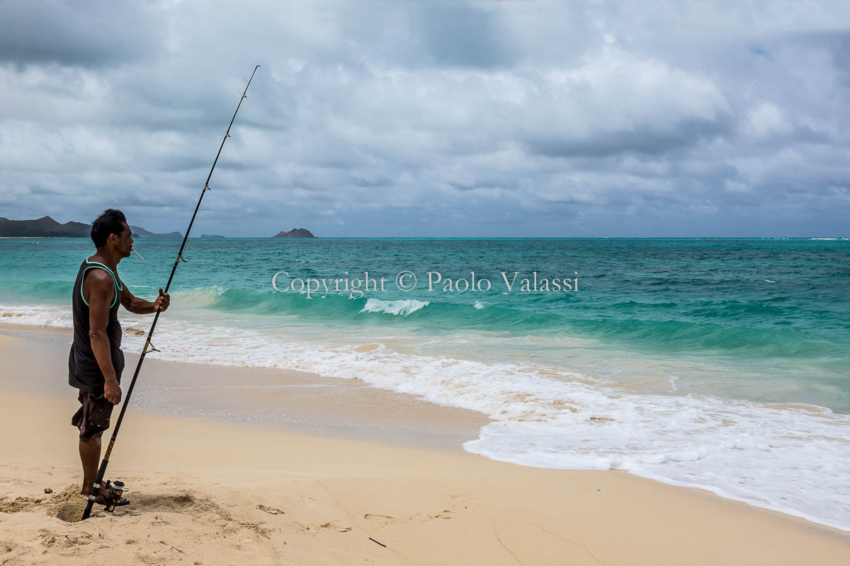 Hawaii - Oahu - Waimanalo Beach, fisherman pescatore