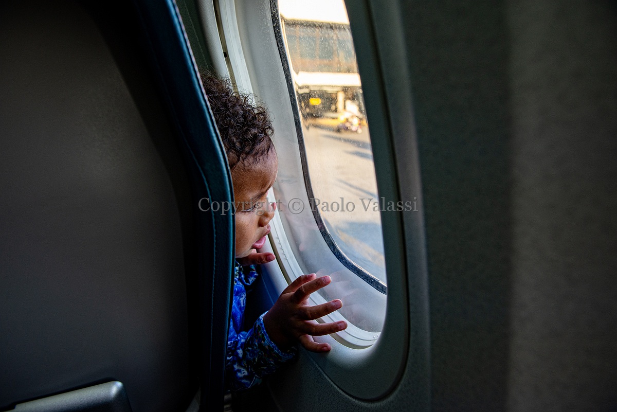 Airport - In flight, child looking outside